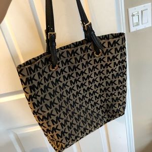 Michael Kors tote
